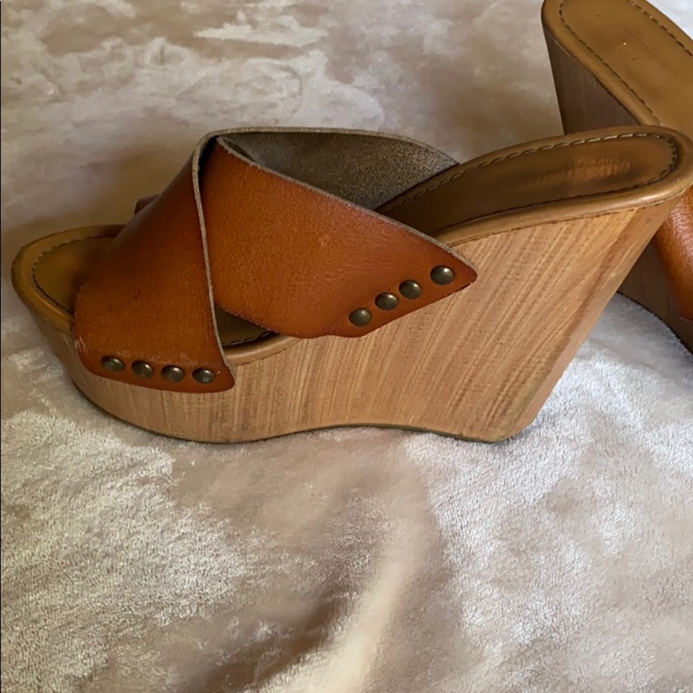 Mossimo Supply Co tan size 7 platforms Wedges